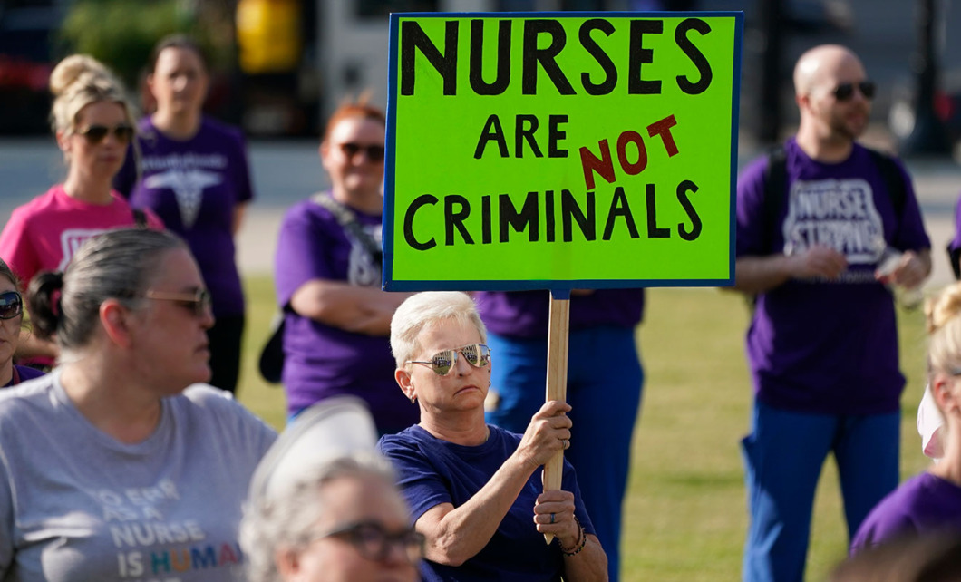 Mildare straff än väntat för brottsdömd sjuksköterska i USA