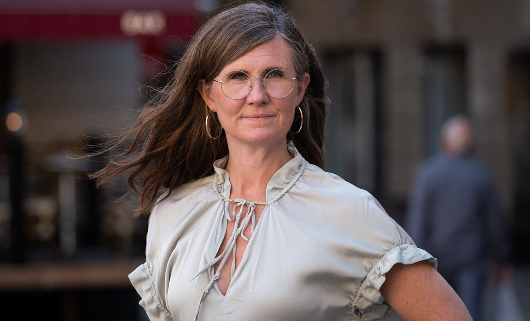 ”Personalen tvingades hålla fast min dotter och det blev en traumatisk upplevelse”