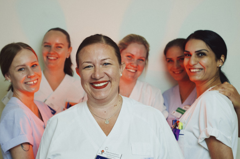 Kirurgkliniken Västerås, Tina Gustafsson, enhetschef längst fram i mitten. Övriga från vänster: Sara Blomdahl, Mari Hautala, Johanna Winberg, Ban Refat, Tamara Samir Mohi Al-Jezani