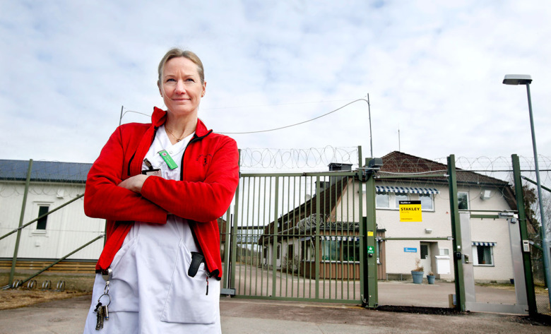 Sara vårdar unga på SiS-hem: ”Vill man ha hjälp brukar man inte behöva bli inlåst”
