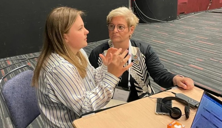 Marlene Juhl och Sineva Ribeiro, Vårdförbundet Students och Vårdförbundets ordförande på ICN 2023. Bild: Oscar Martinez