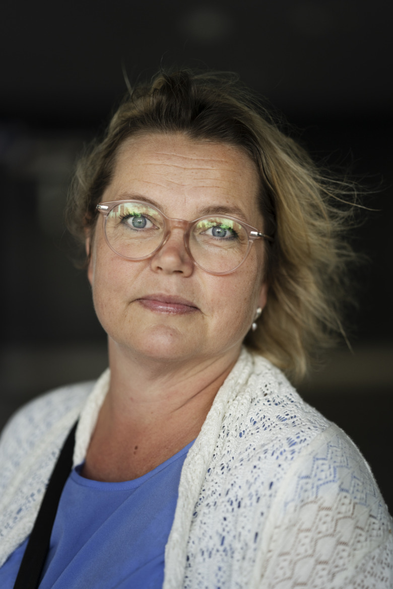 Fem timmars sömn senare är Carola på väg till jobbet på Norrlands Universitetssjukhus. Foto: Erik Abel