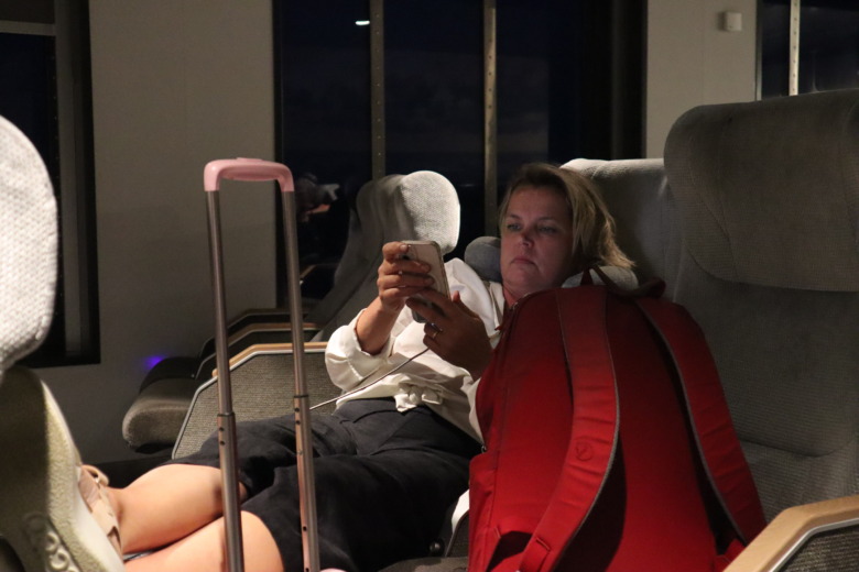 En stunds vila i "comfort lounge" blir det varje gång Carola korsar Bottenviken. Foto: Enikö Arnell-Szurkos