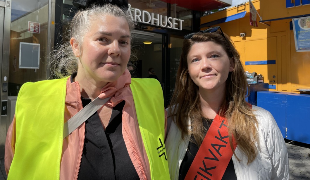 Sjuksköterskor på Sveriges största vårdcentral går dämpade ut i strejk