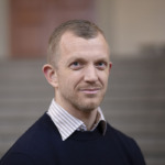 Porträtt av Jonas Lindberg, regionråd för Vänsterpartiet i Stockholm.