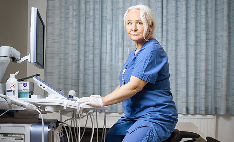 Hon läser av både bilder och människor