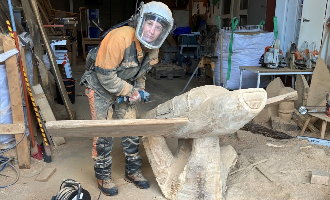 Röntgensjuksköterskan Malin skulpterar med såg: ”Ska hålla för barnen att klättra på”