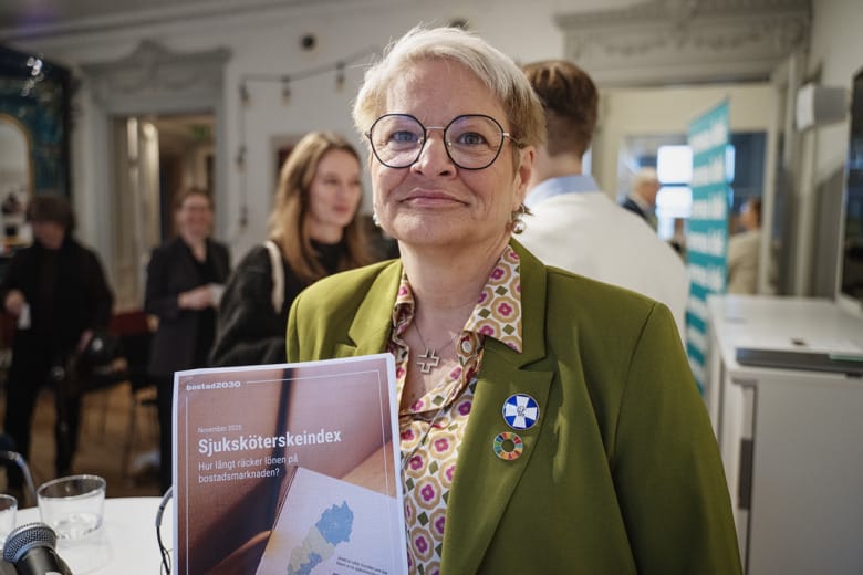 Vårdförbundets ordförande Sineva Ribeiro håller i rapporten sjuksköterskeindex på Arena idés presskonferens.