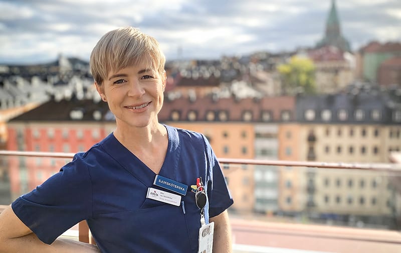 Från artist till sjungande sjuksköterska: ”Roligt att den biten av mig får finnas med”