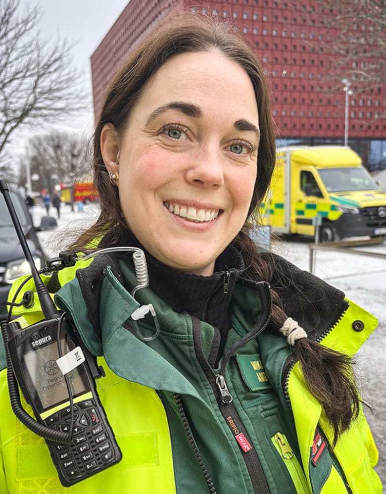 Porträttbild på ambulanssjukvårdaren Mikaela Froste.