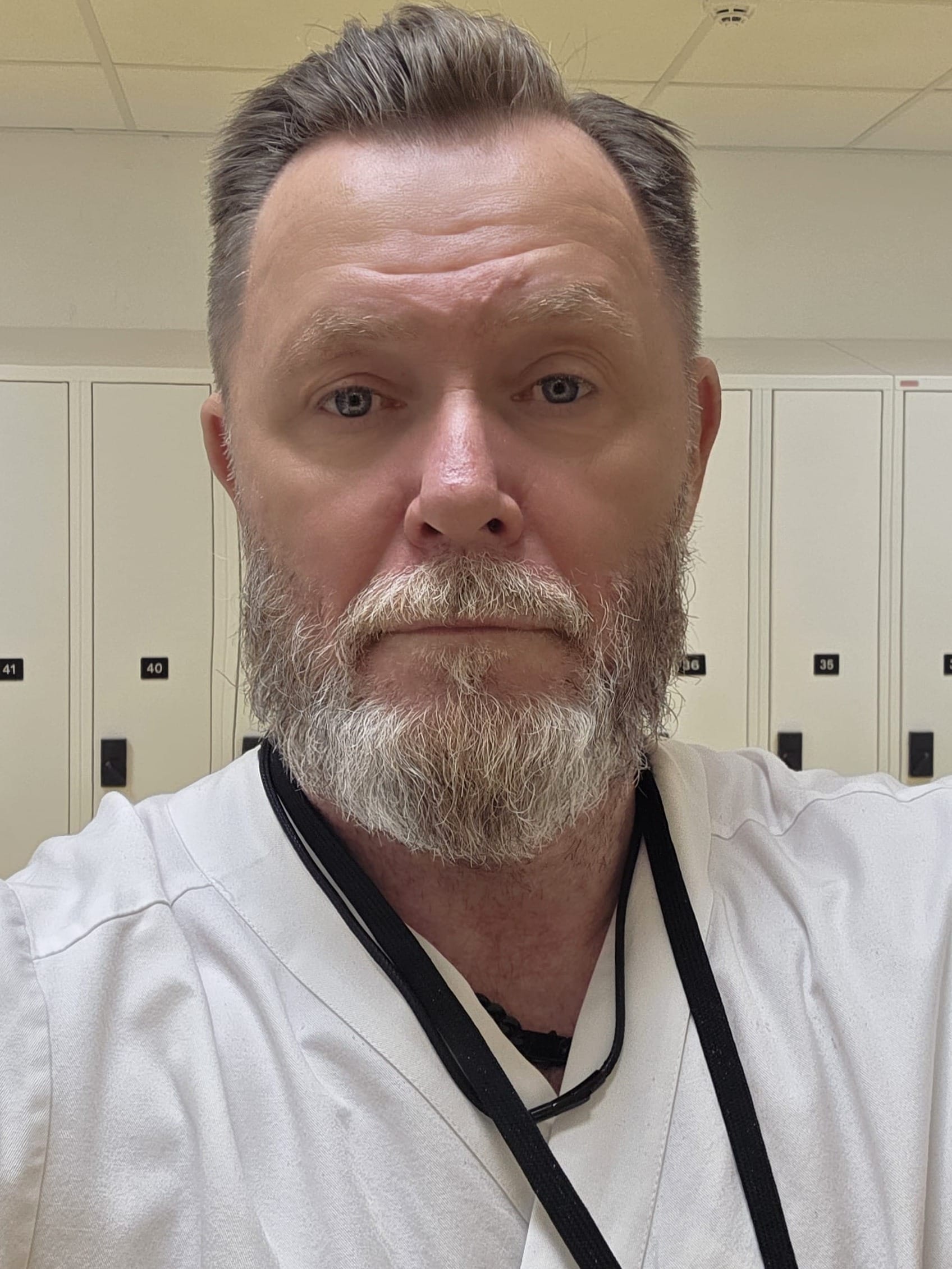 Porträtt på sjuksköterskan Fredrik Ryngberg