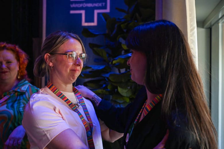 Sara Broth grattar Sophia Godau till ordförandeskapet.