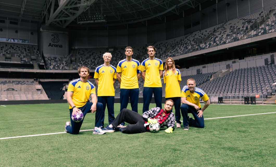 Sjuksköterskan Julia Glenmark och ”Mini-GES” tolkar pappornas VM‑klassiker