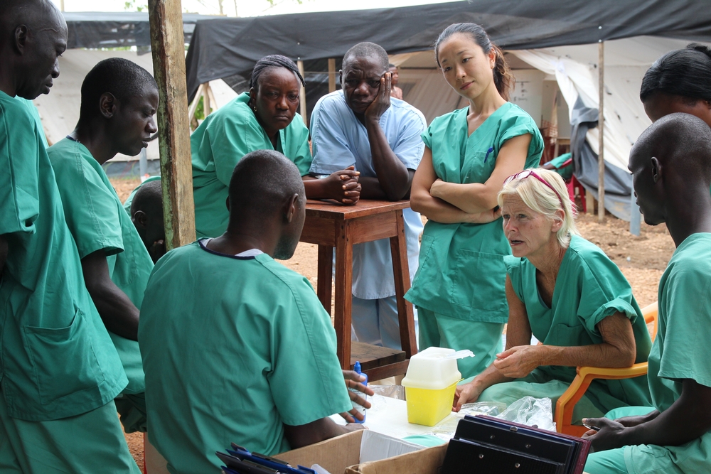 Minst 35 svenska sjuksköterskor direkt engagerade i kampen mot ebola