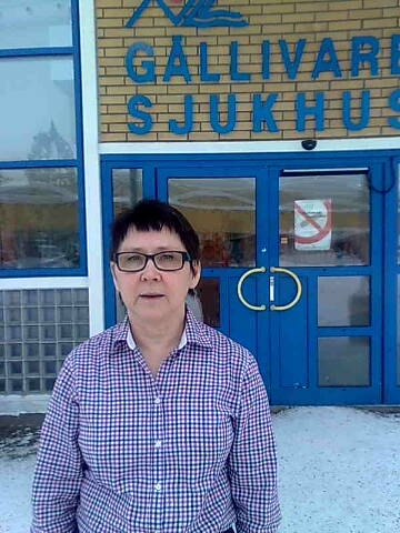 Patient lidande när sjuksköterska tvingades vänta på taxi till operation