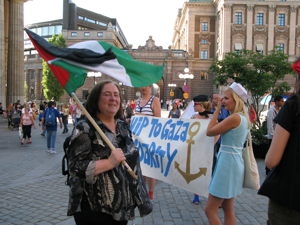 Manifestation för Ship to Gaza på Mynttorget i Stockholm